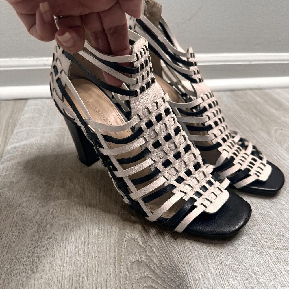 Banana Republic Shoes Womens Size 9 Black White Woven Strappy Heeled Sandals Zip